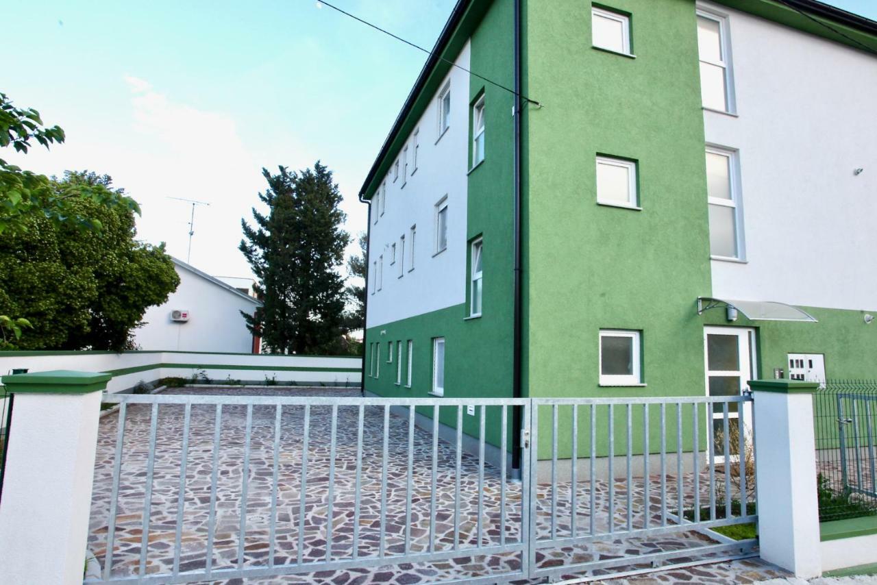 B88 Apartments - Vila Palma Sveti Filip i Jakov Exterior photo